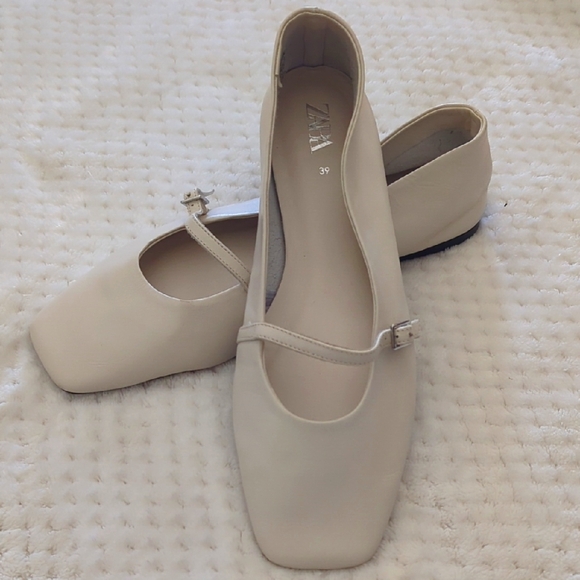 Zara Shoes - Zara Cream Mary Jane Flats